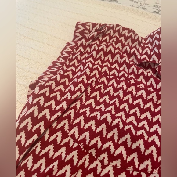 Jachs Girlfriend Quinn Button Down Cap Sleeve Shirt Red & White Chevron - Picture 2 of 7